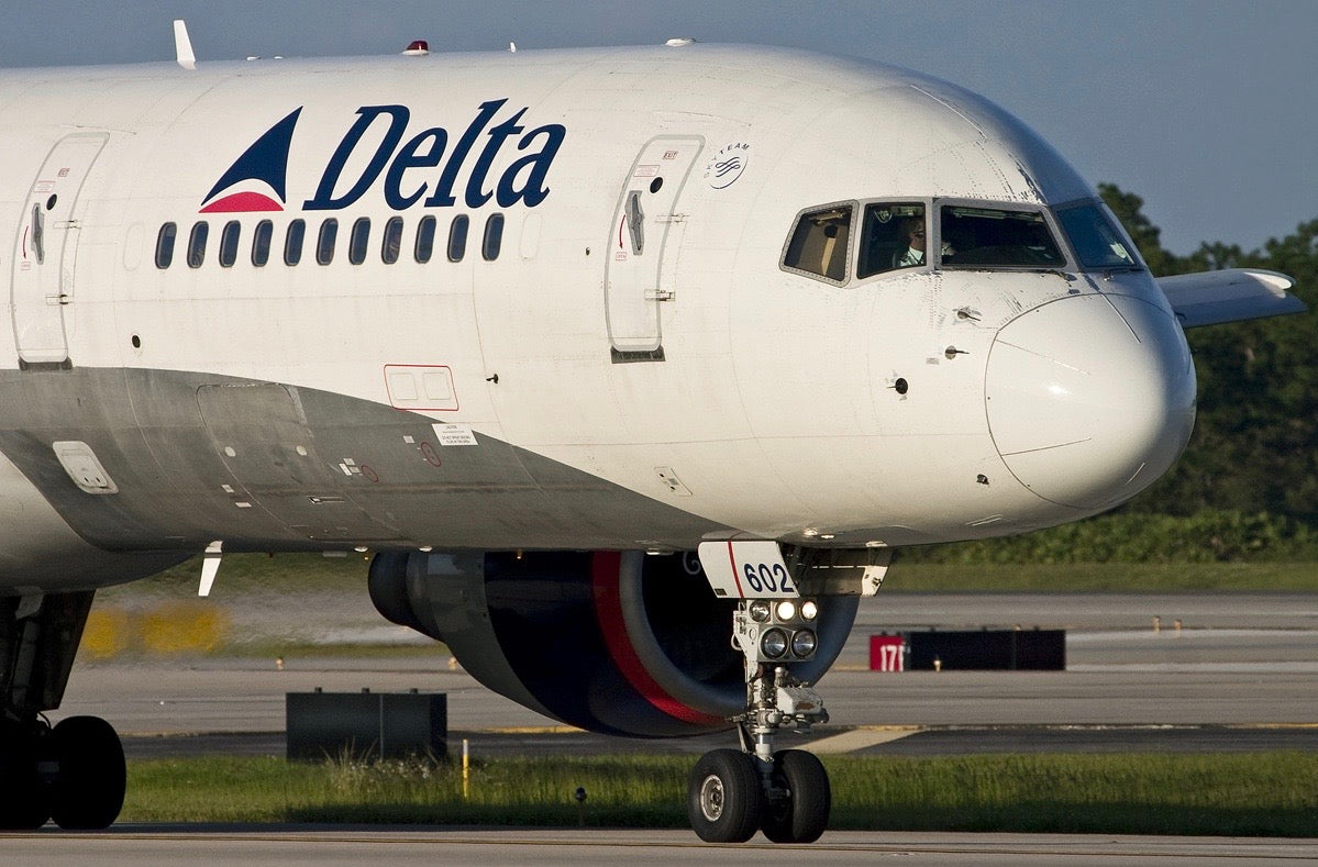 b757-delta-pilot-shop-mexico-6