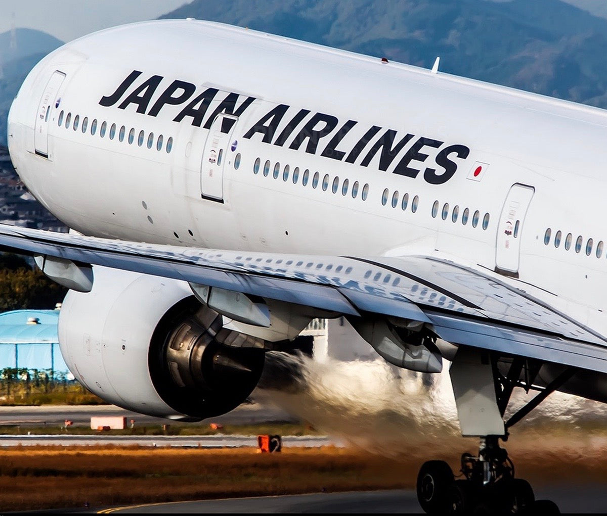 b777-japanair-pilot-shop-mexico-5