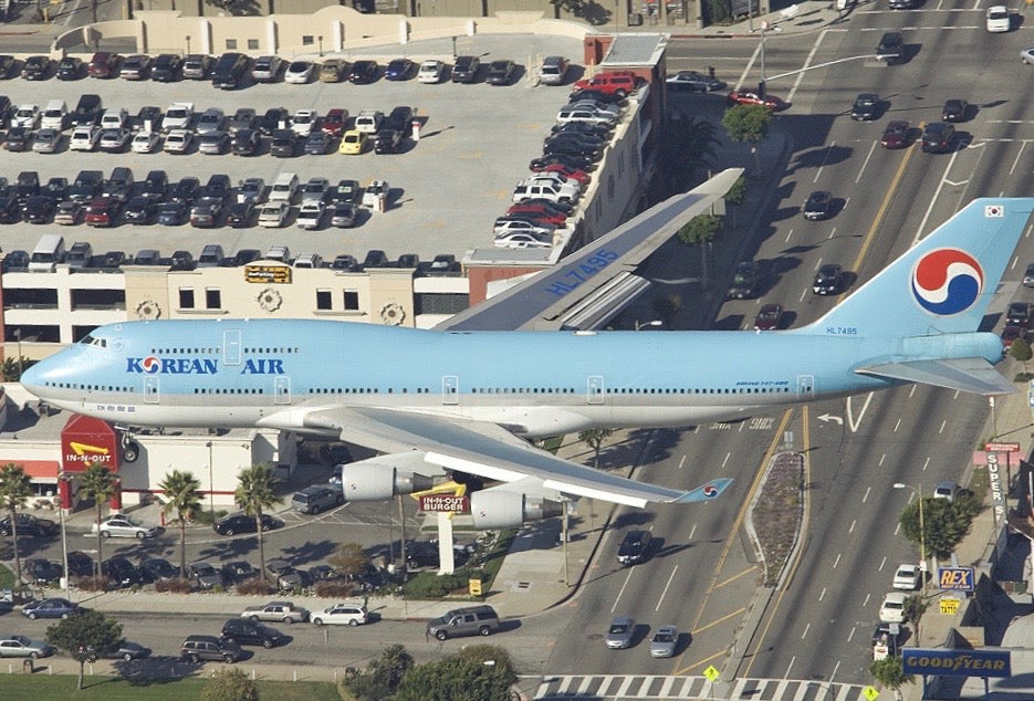 b747-koreanair-pilot-shop-mexico-5